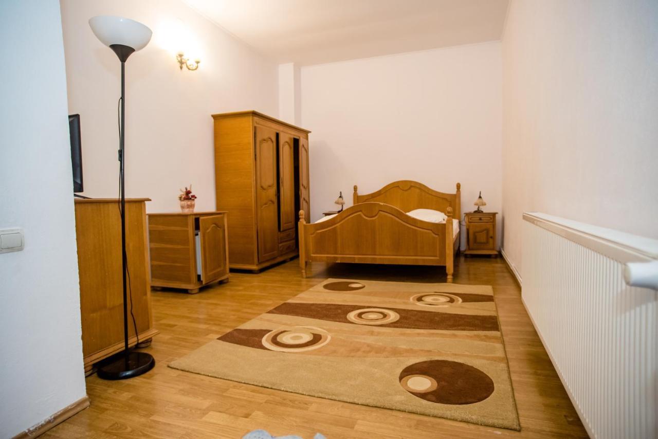 Hotel Marion Dumbraveni  Esterno foto