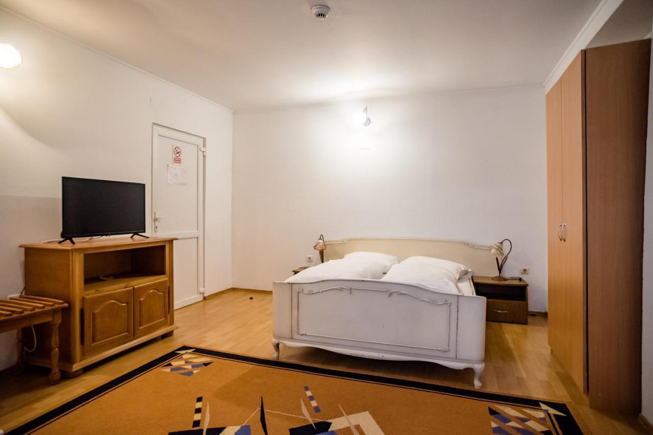 Hotel Marion Dumbraveni  Esterno foto