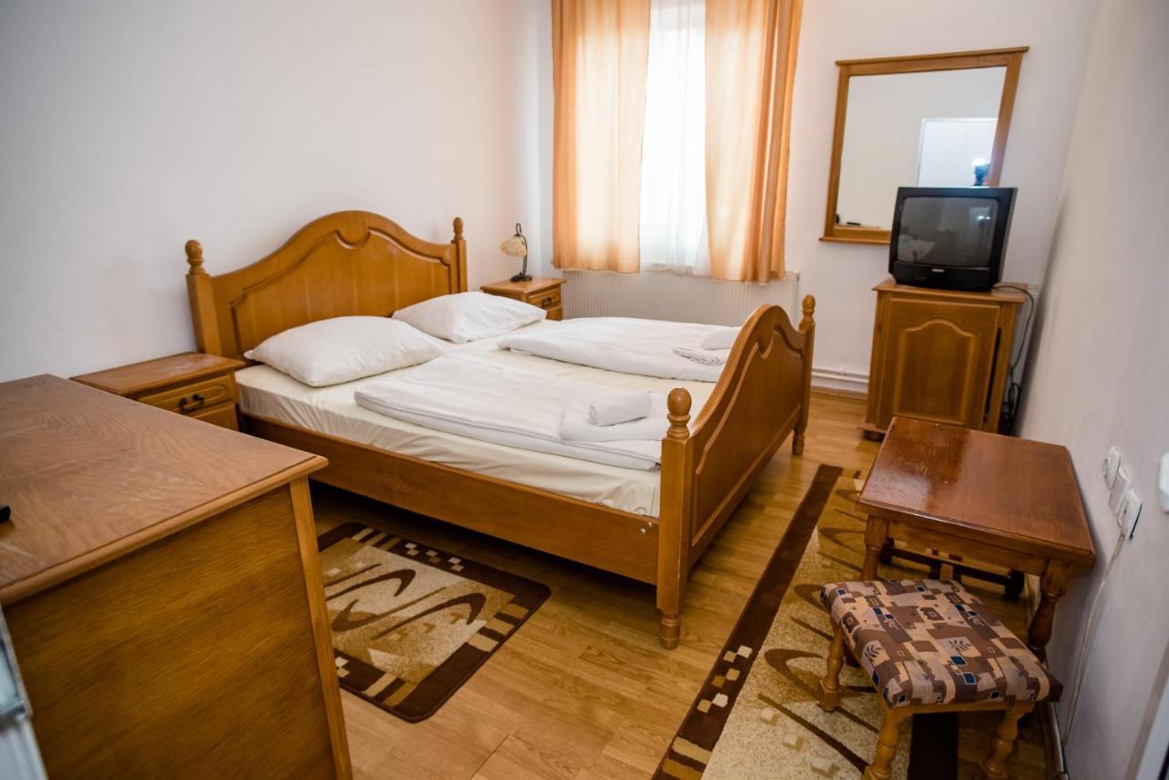 Hotel Marion Dumbraveni  Esterno foto