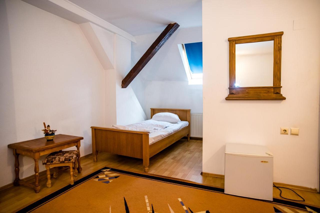 Hotel Marion Dumbraveni  Esterno foto